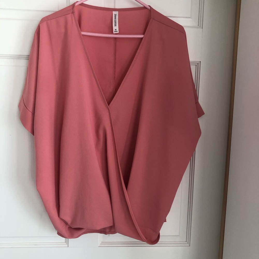 💚 5 for $15! 💚 Pink Drapey Blouse
